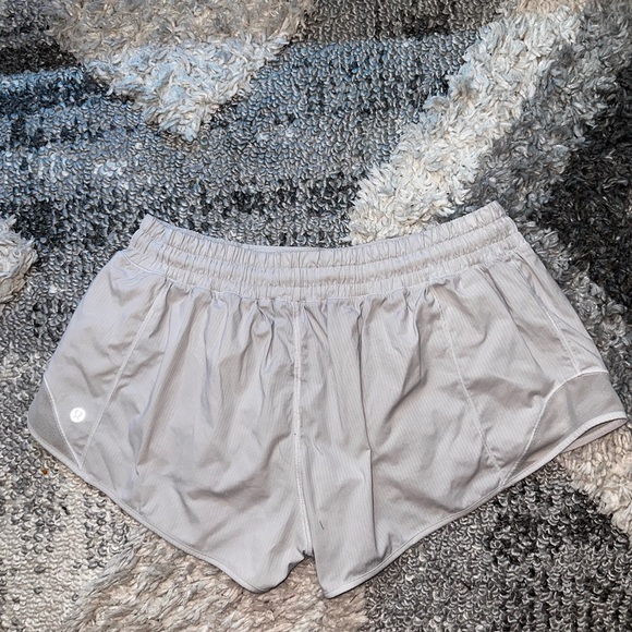 Lululemon Hotty Hot Short Size 10 - Picture 5 of 7
